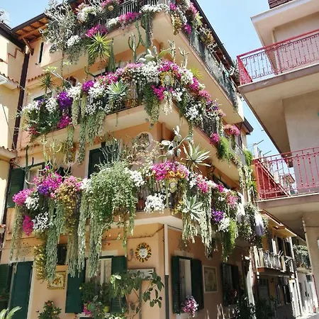 Taormina By The Sea *