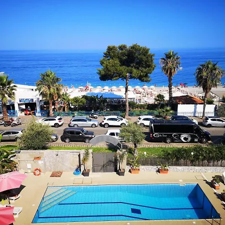 Taormina By The Sea *